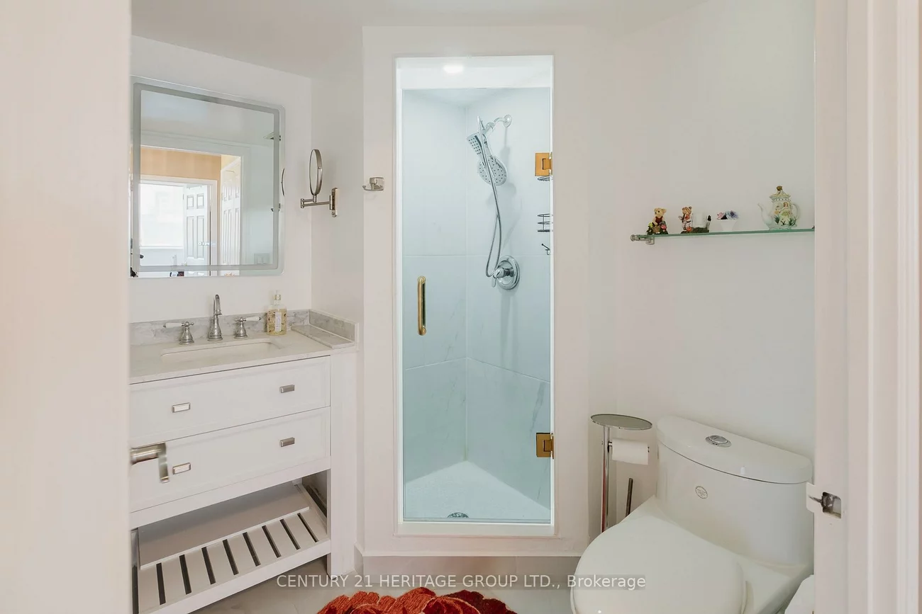 270, Davis, Central Newmarket, Newmarket