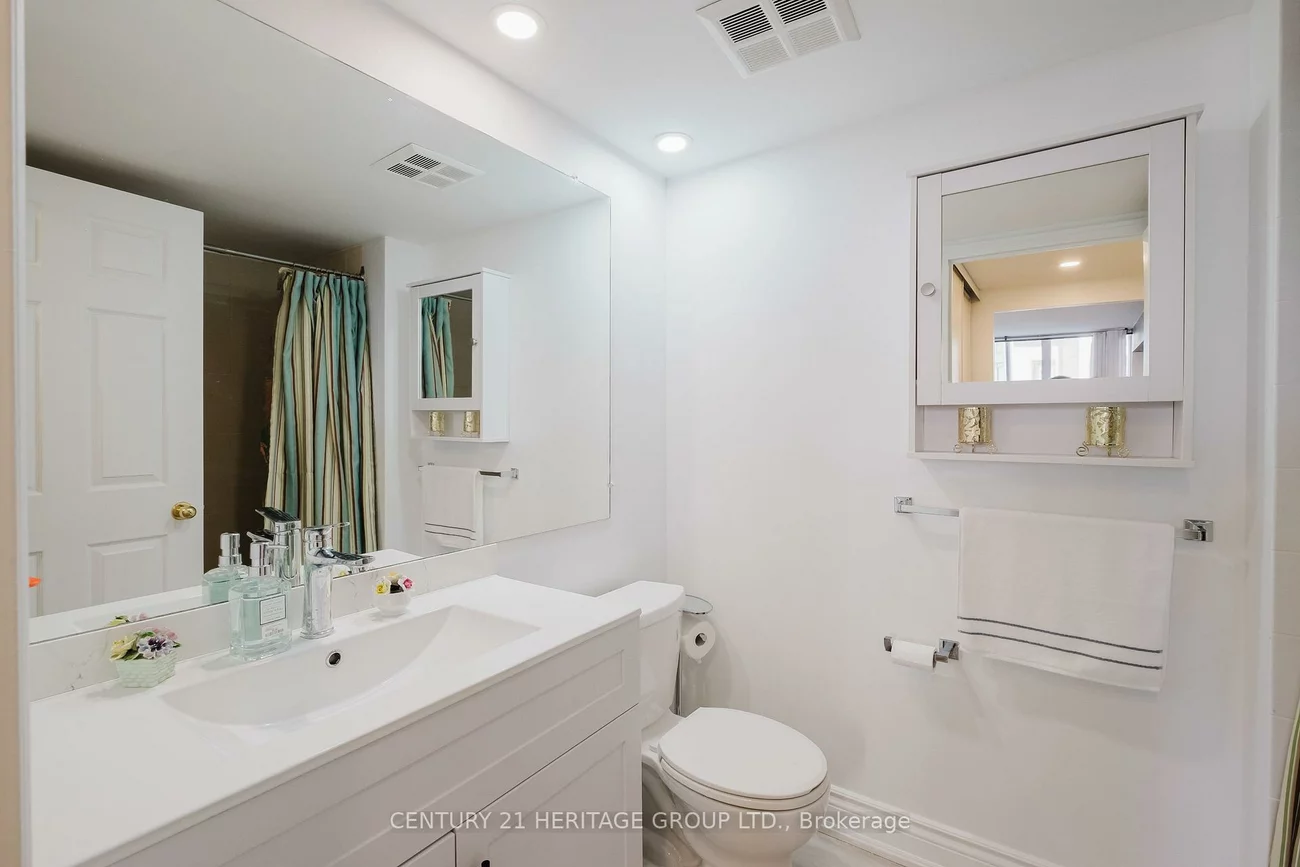 270, Davis, Central Newmarket, Newmarket