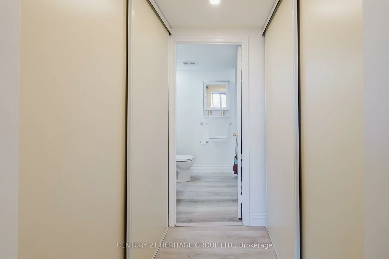 270, Davis, Central Newmarket, Newmarket