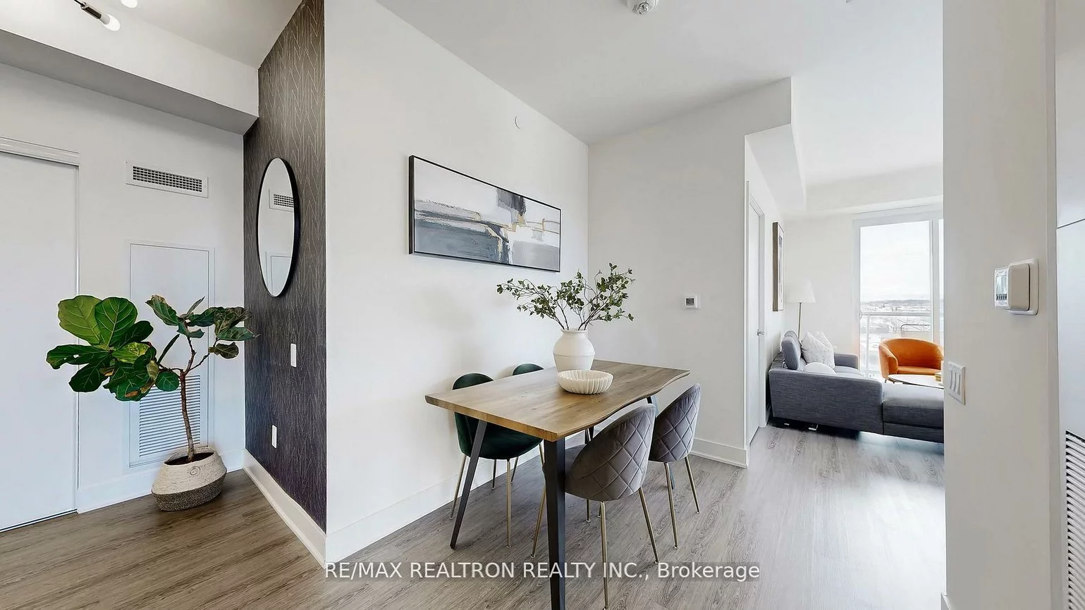 185, Deerfield, Central Newmarket, Newmarket