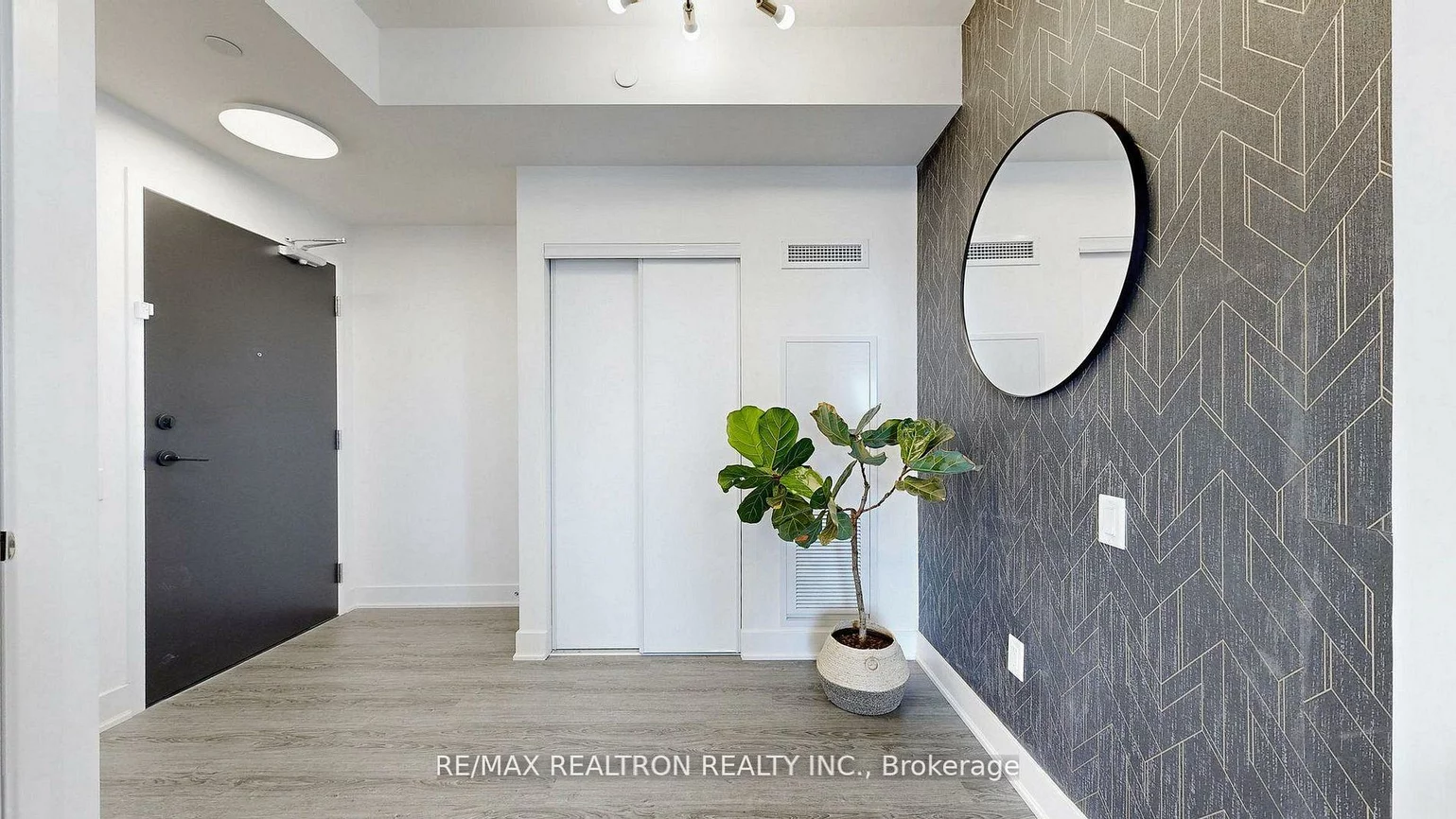 185, Deerfield, Central Newmarket, Newmarket