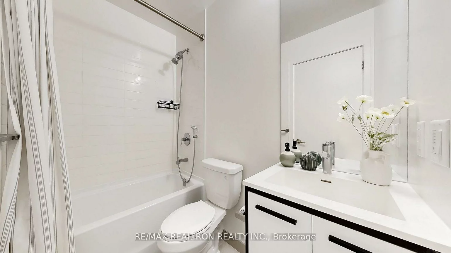 185, Deerfield, Central Newmarket, Newmarket