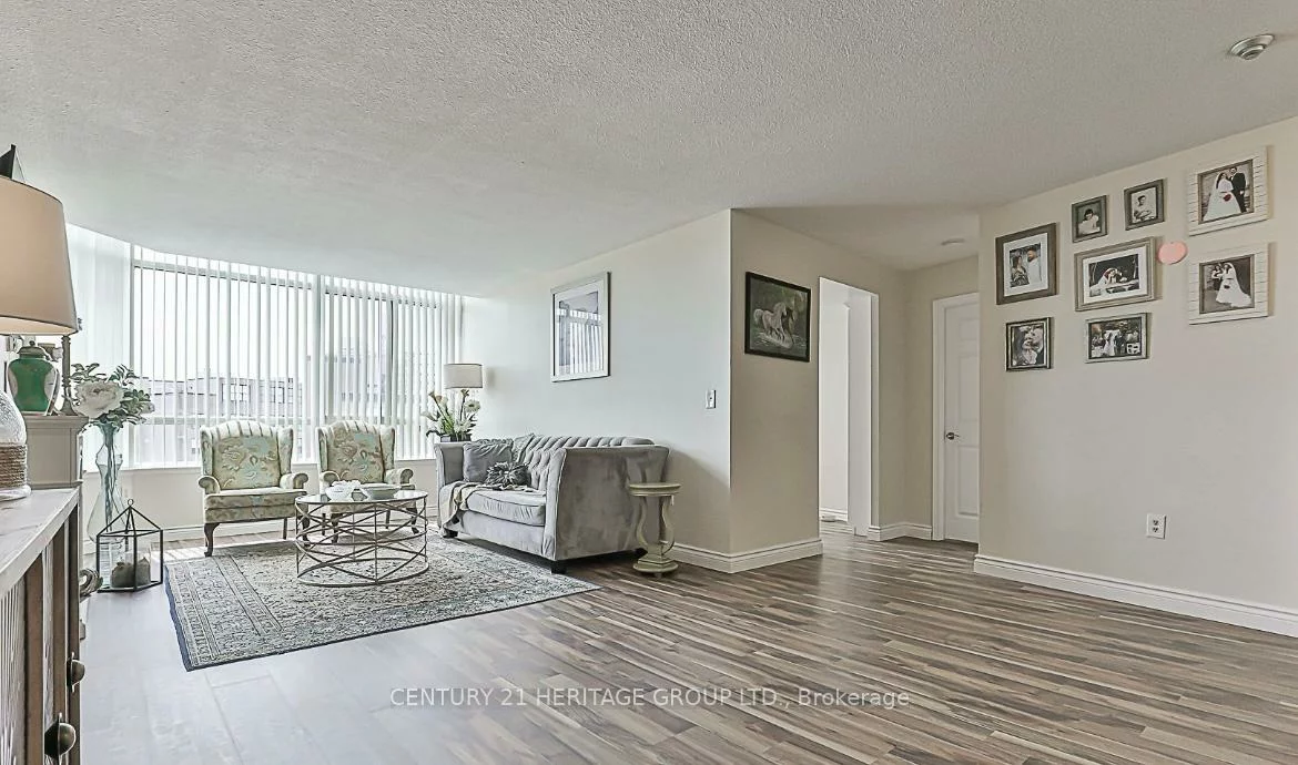270, Davis, Central Newmarket, Newmarket