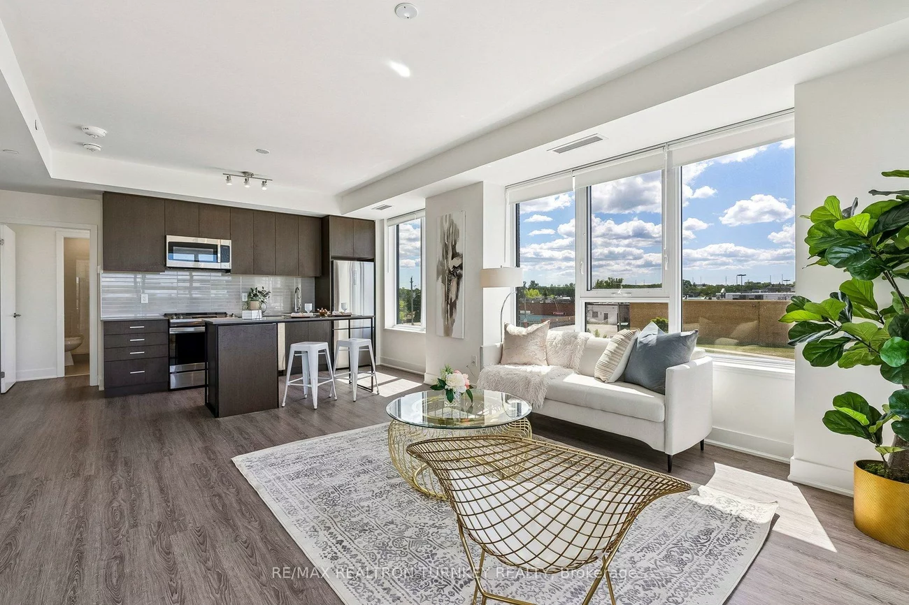 185, Deerfield, Central Newmarket, Newmarket