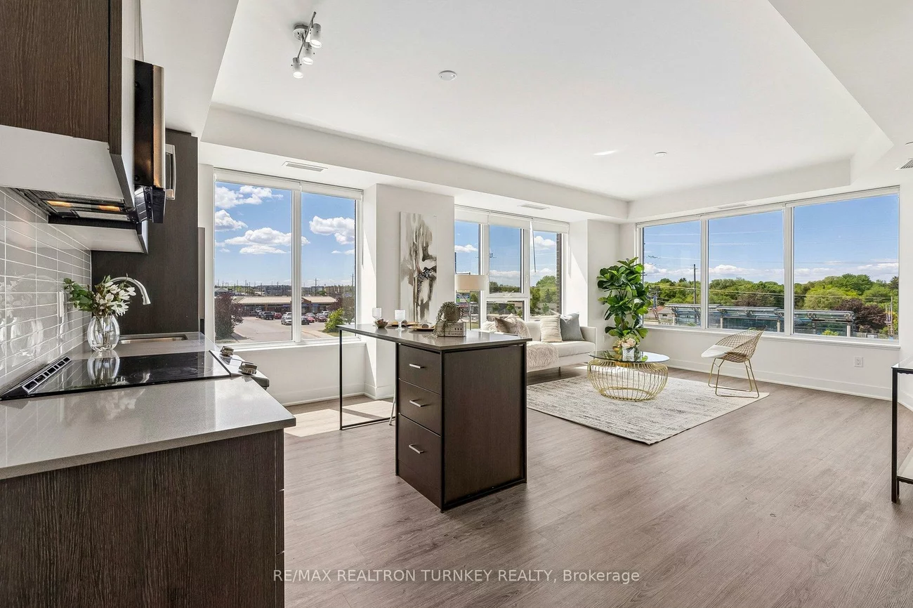 185, Deerfield, Central Newmarket, Newmarket