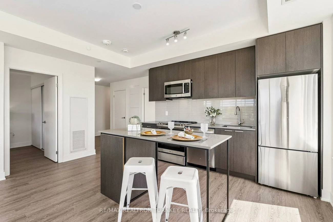 185, Deerfield, Central Newmarket, Newmarket