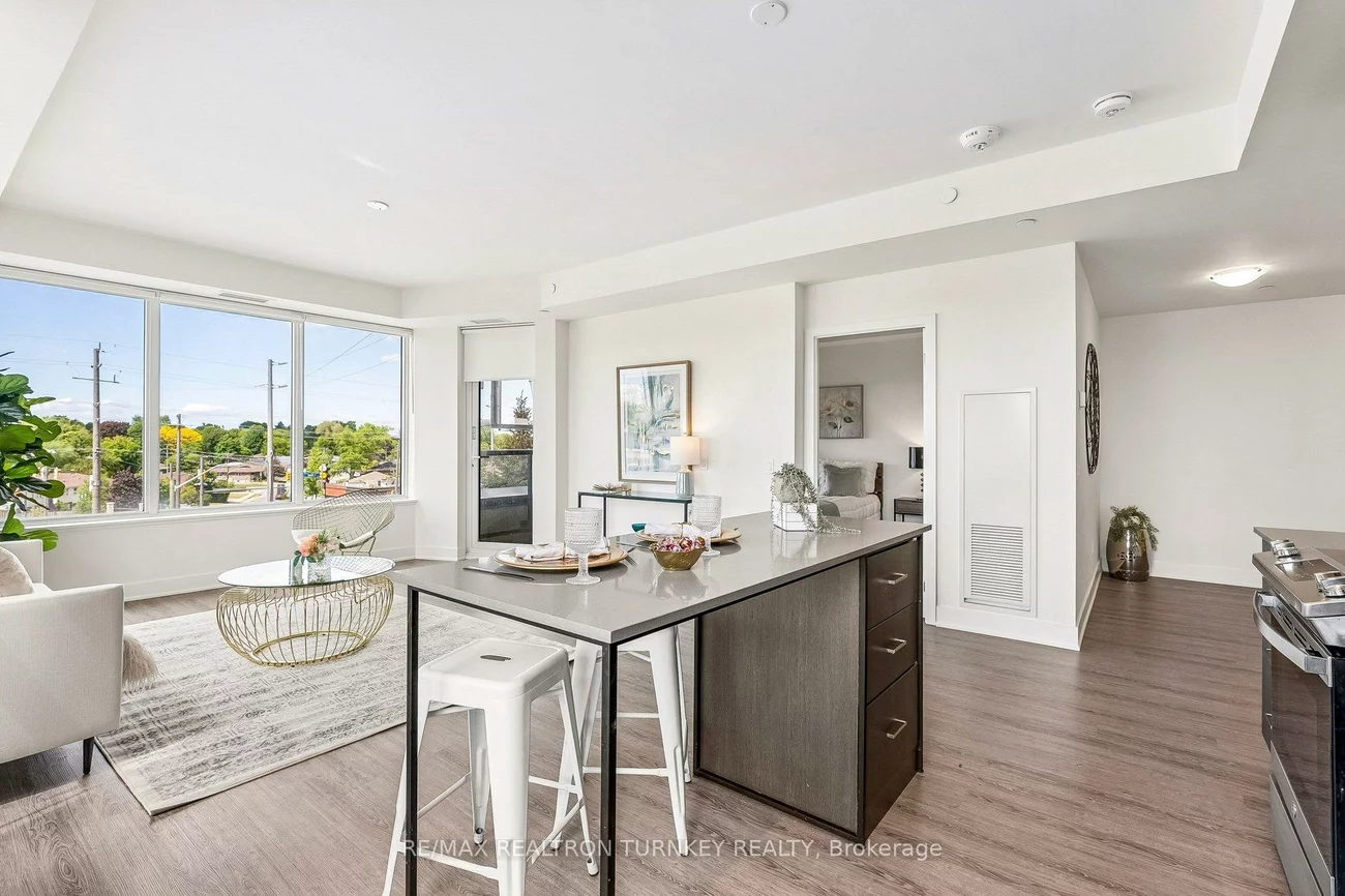 185, Deerfield, Central Newmarket, Newmarket