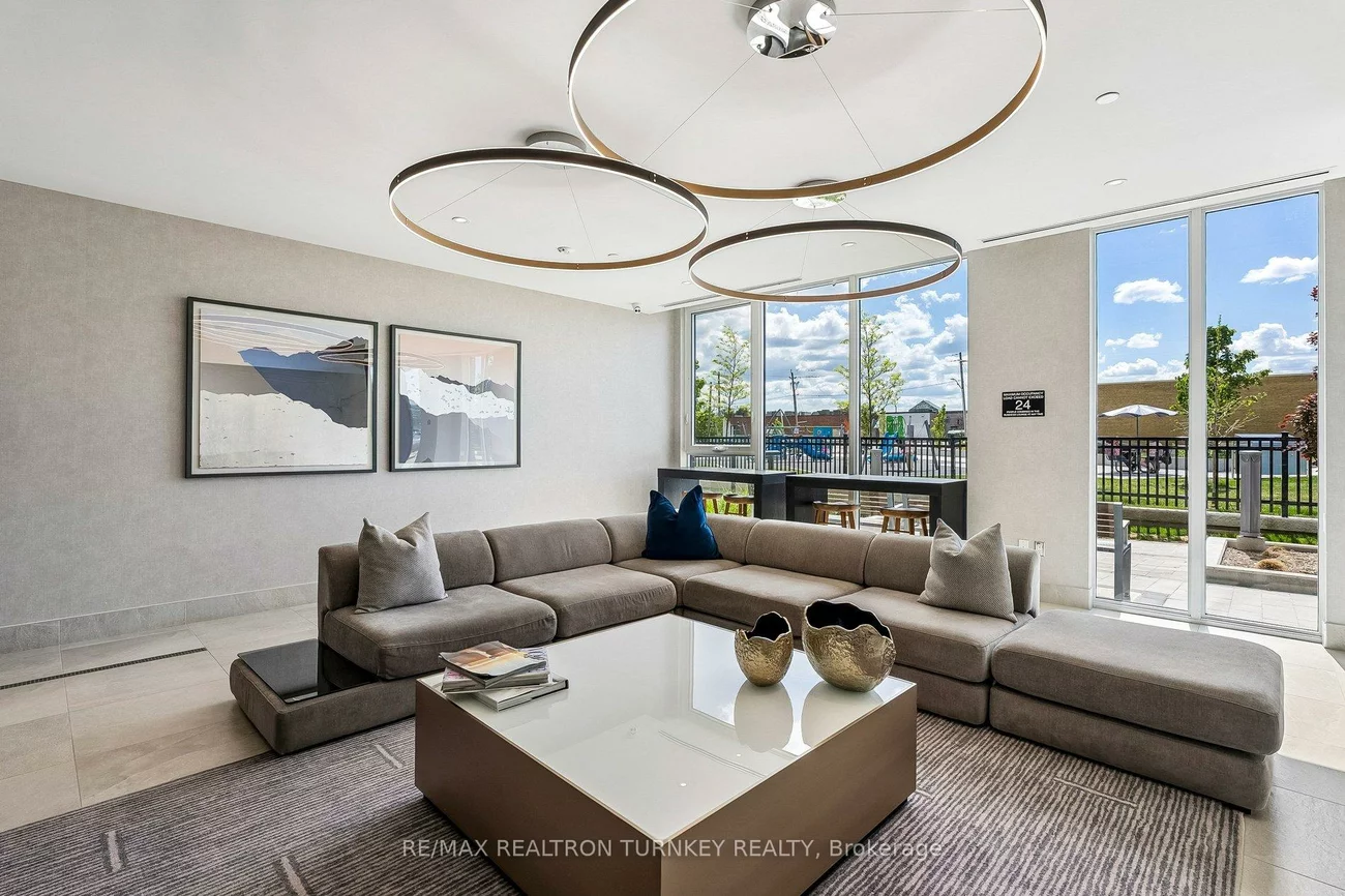 185, Deerfield, Central Newmarket, Newmarket