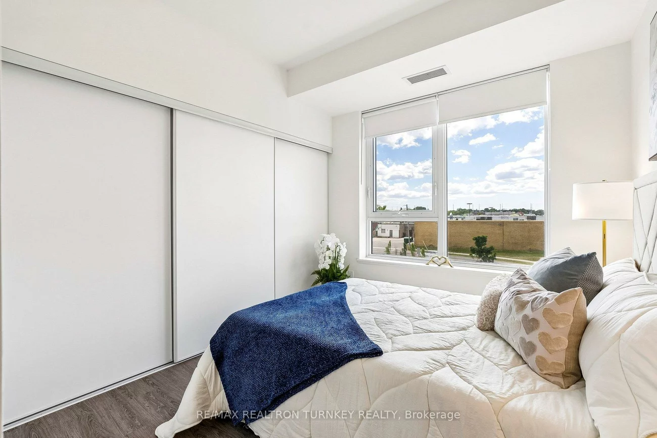 185, Deerfield, Central Newmarket, Newmarket