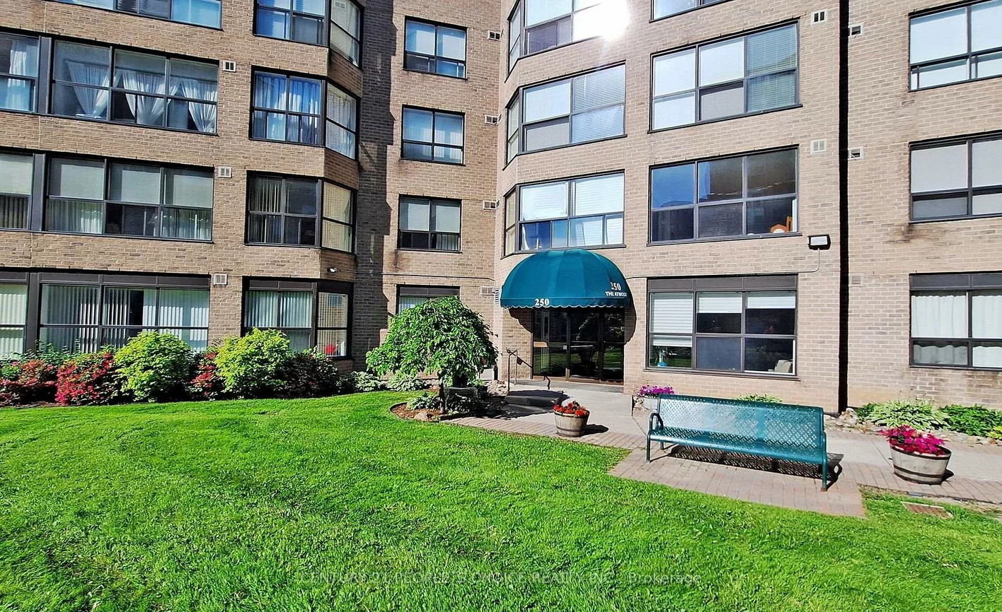 250, Davis, Central Newmarket, Newmarket