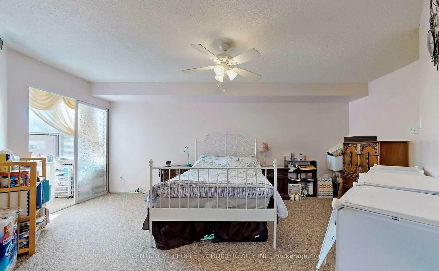 250, Davis, Central Newmarket, Newmarket