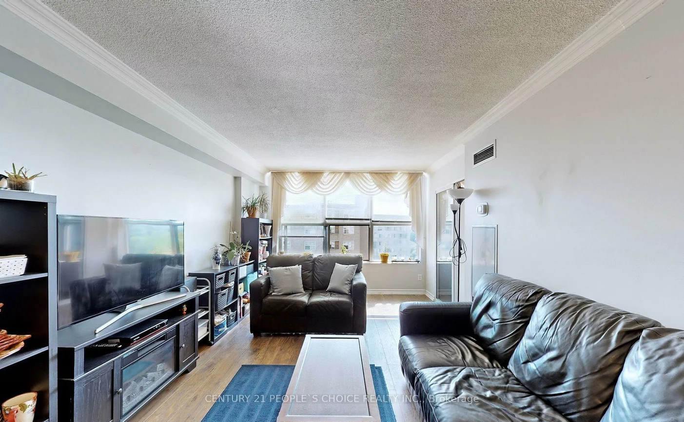 250, Davis, Central Newmarket, Newmarket