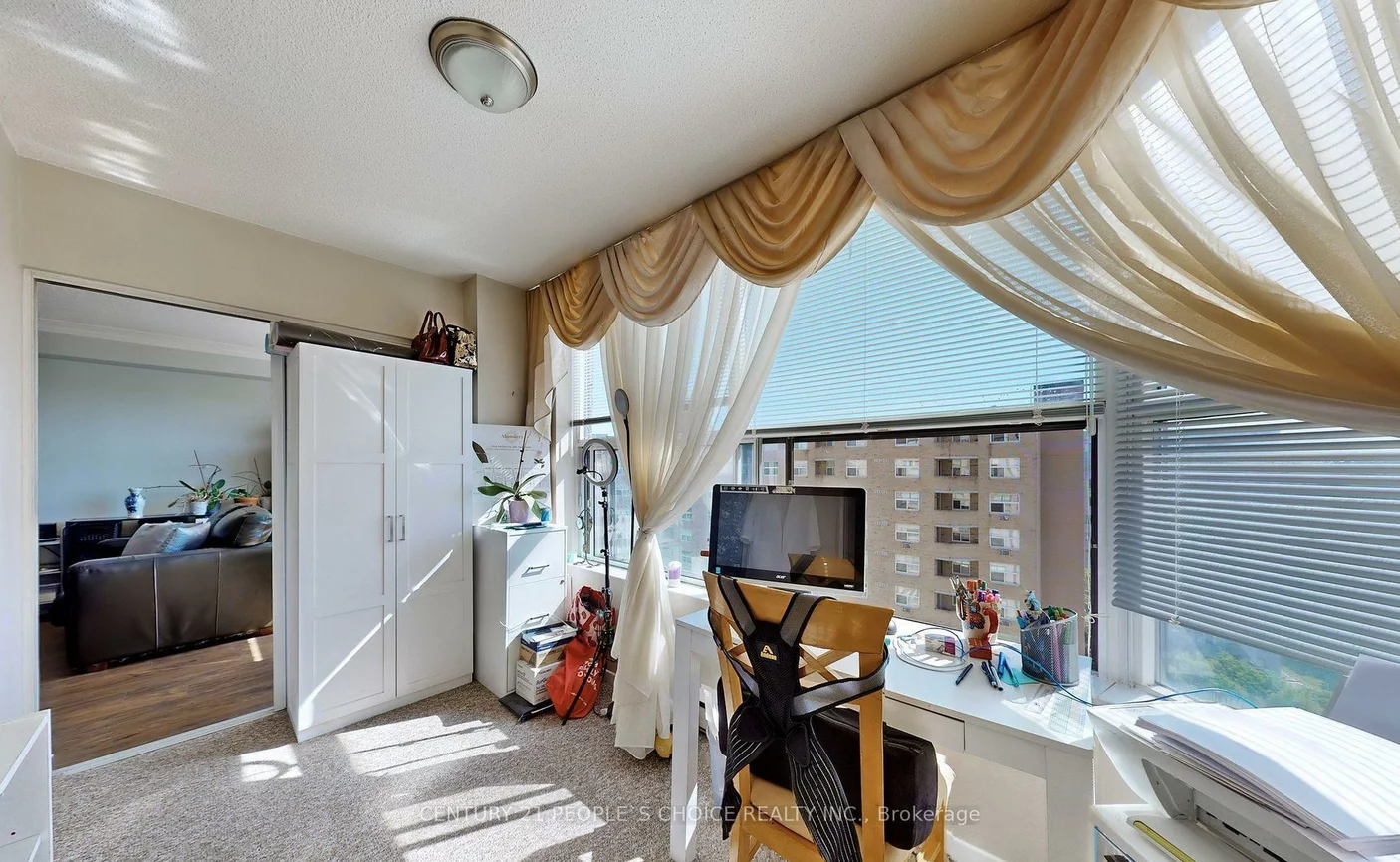 250, Davis, Central Newmarket, Newmarket
