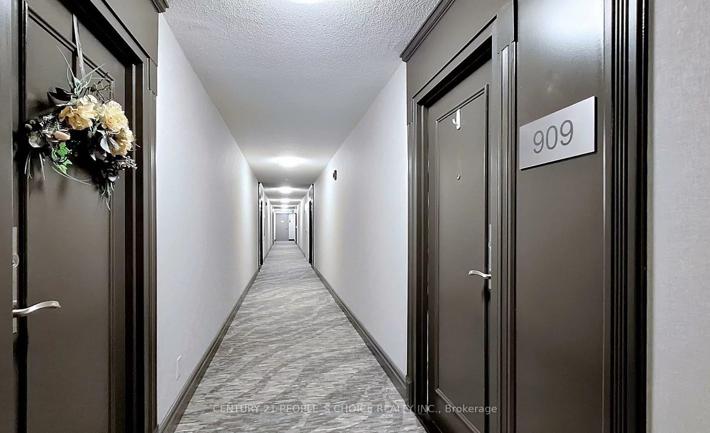 250, Davis, Central Newmarket, Newmarket