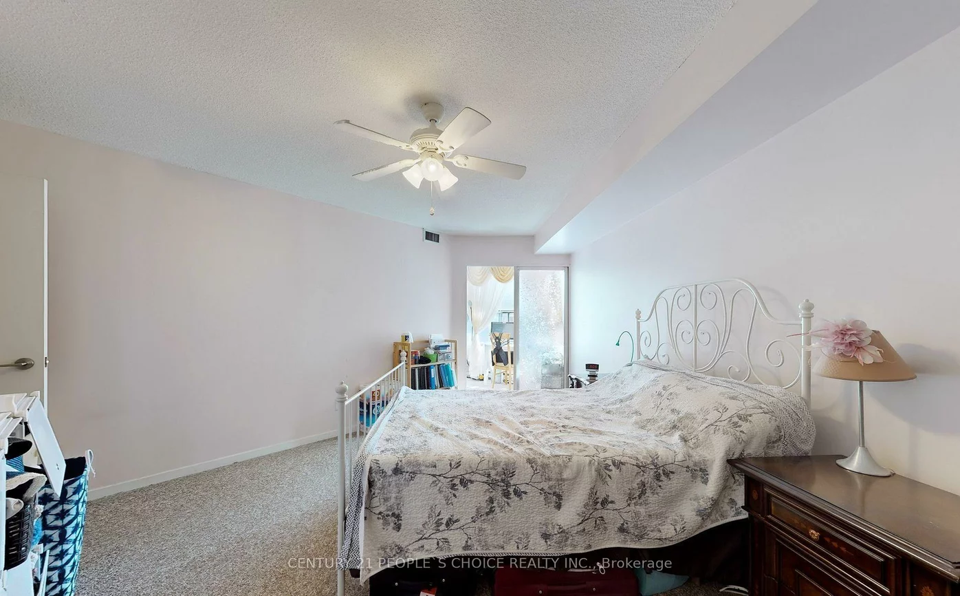 250, Davis, Central Newmarket, Newmarket
