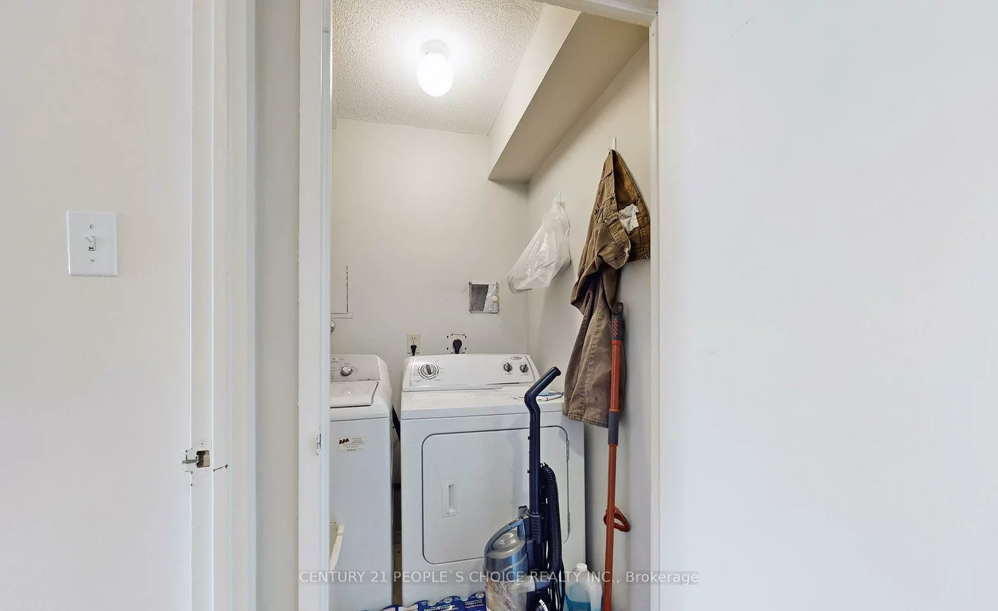 250, Davis, Central Newmarket, Newmarket