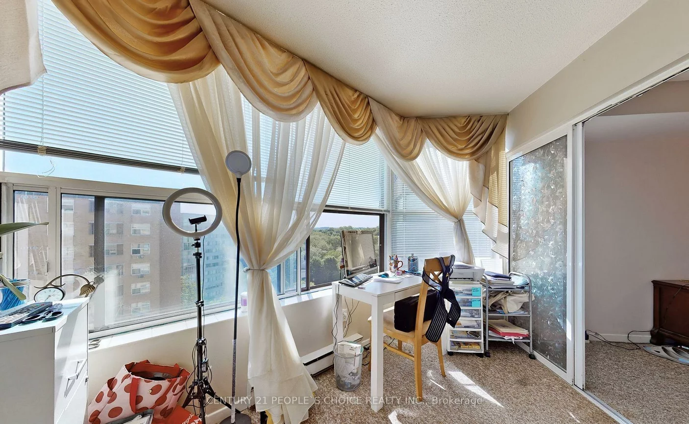250, Davis, Central Newmarket, Newmarket