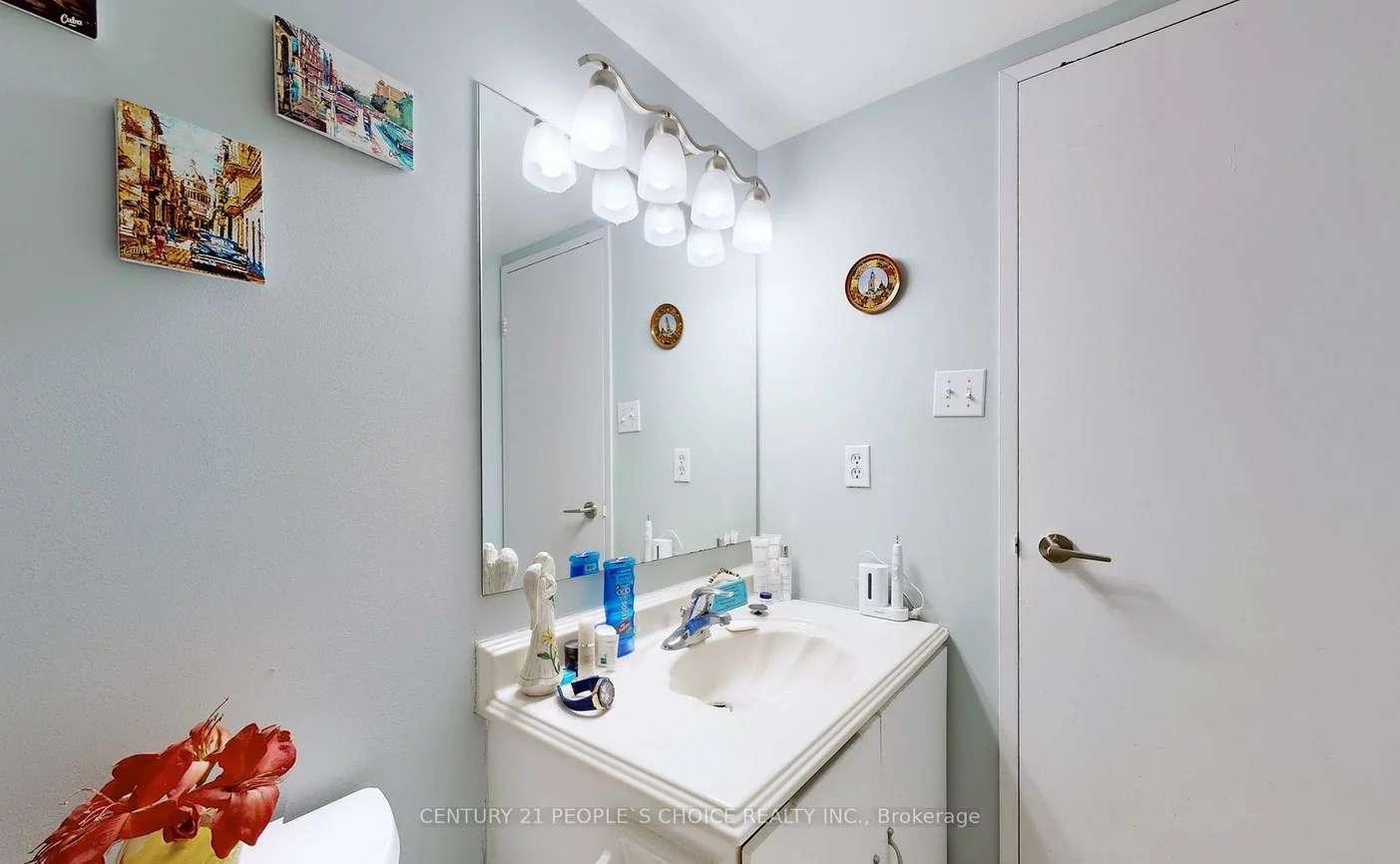 250, Davis, Central Newmarket, Newmarket