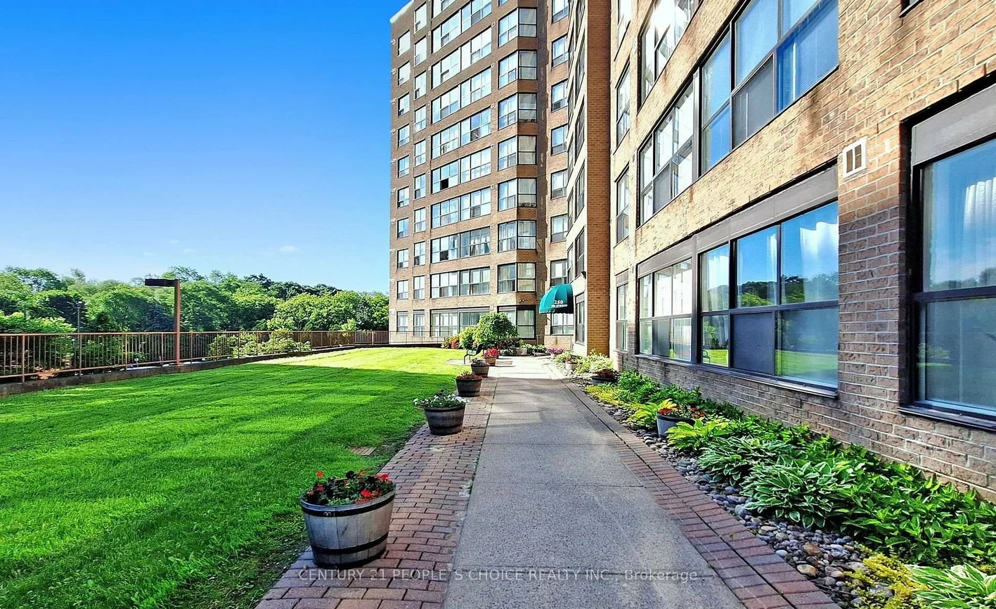 250, Davis, Central Newmarket, Newmarket