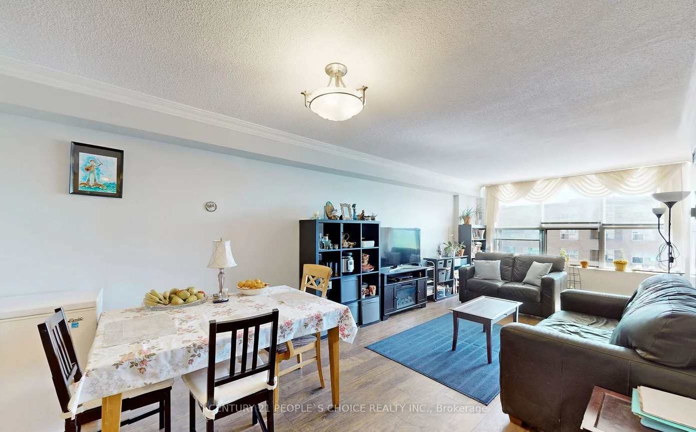 250, Davis, Central Newmarket, Newmarket