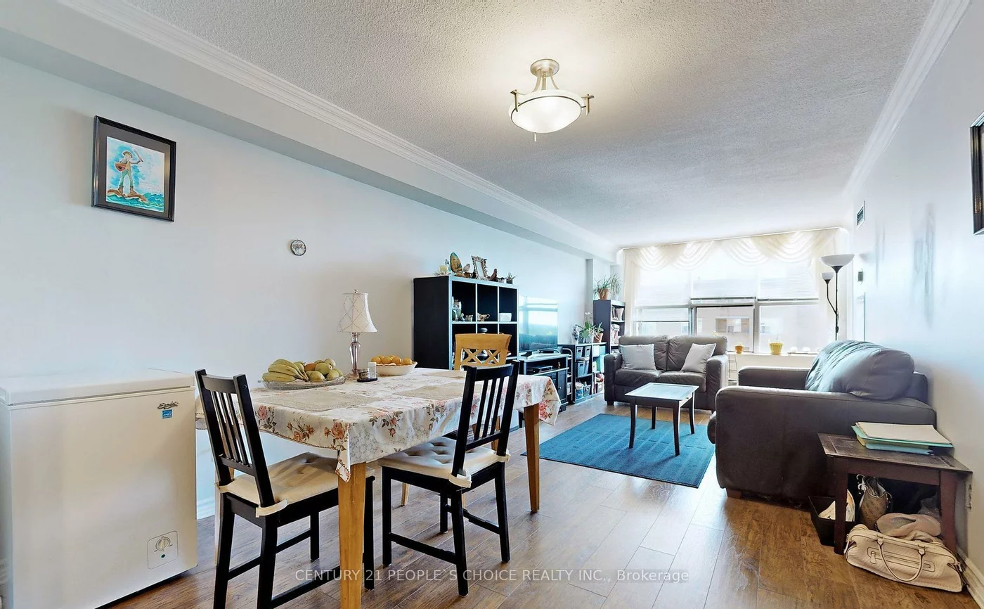 250, Davis, Central Newmarket, Newmarket