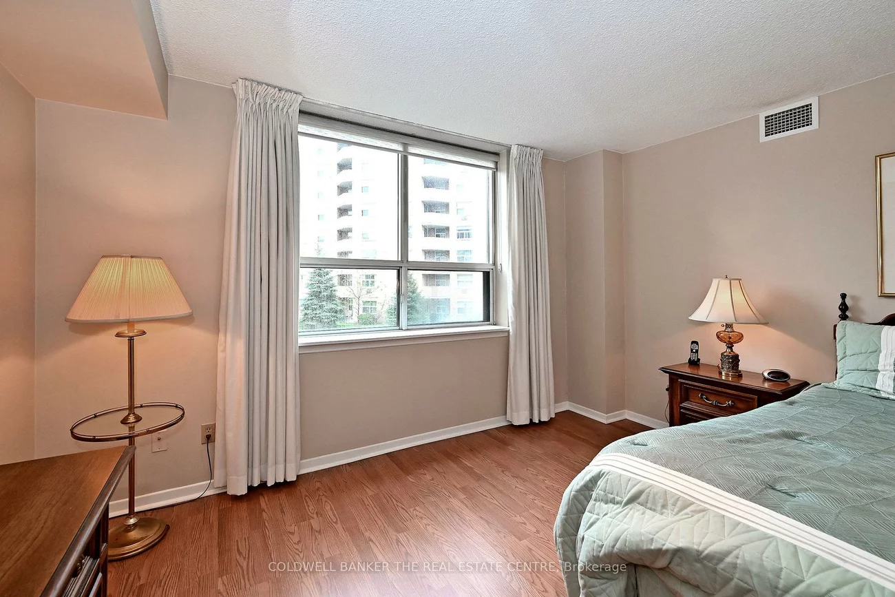 250, Davis, Central Newmarket, Newmarket