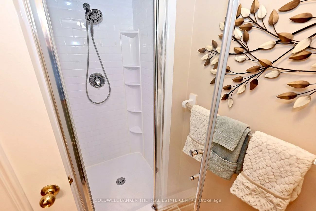 250, Davis, Central Newmarket, Newmarket