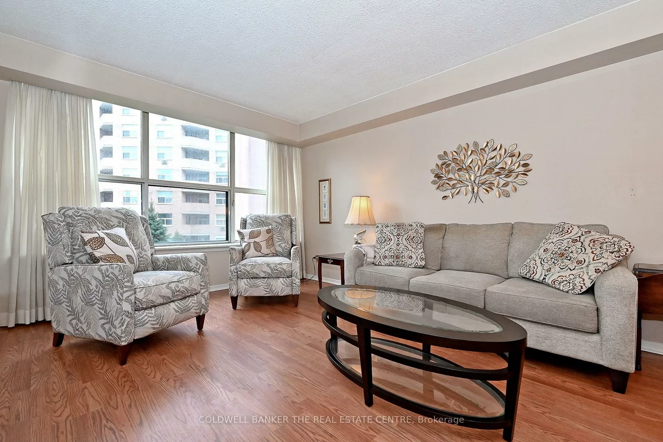 250, Davis, Central Newmarket, Newmarket
