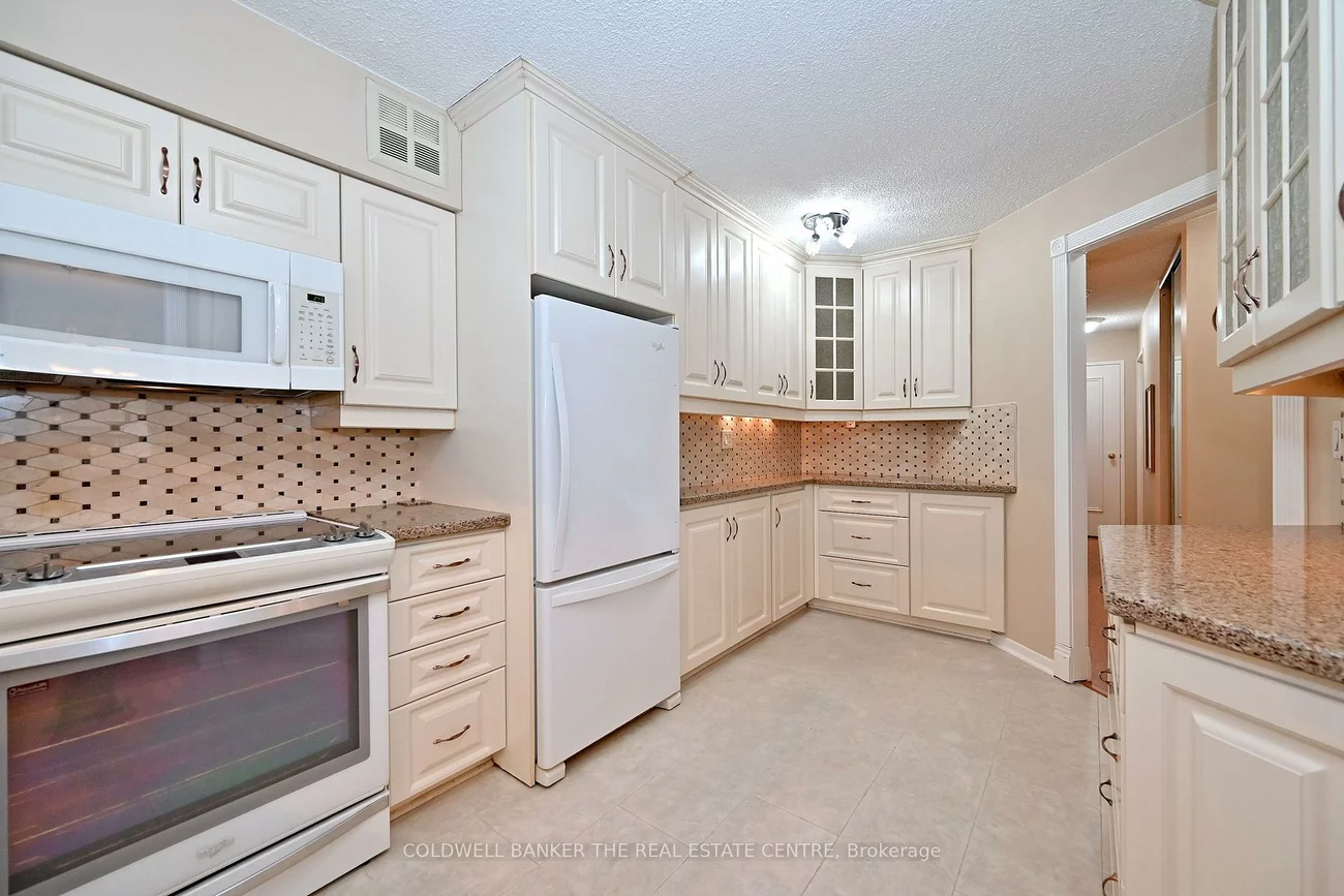 250, Davis, Central Newmarket, Newmarket