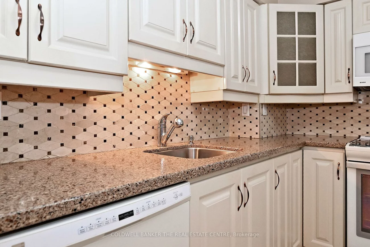 250, Davis, Central Newmarket, Newmarket