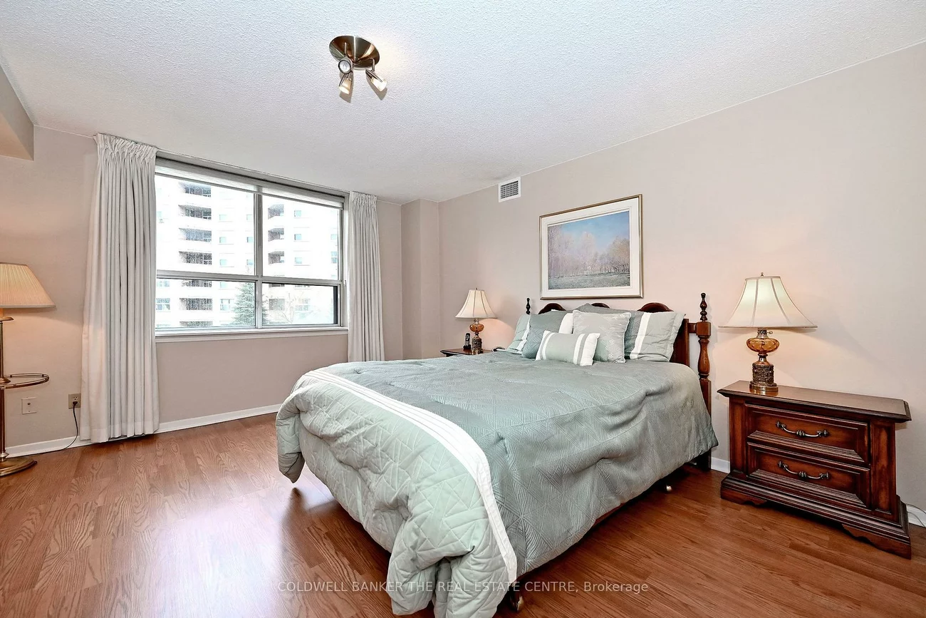250, Davis, Central Newmarket, Newmarket