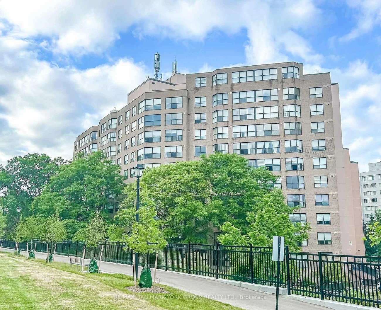 250, Davis, Central Newmarket, Newmarket