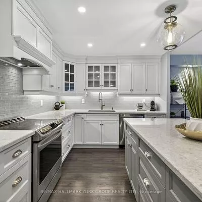 250, Davis, Central Newmarket, Newmarket