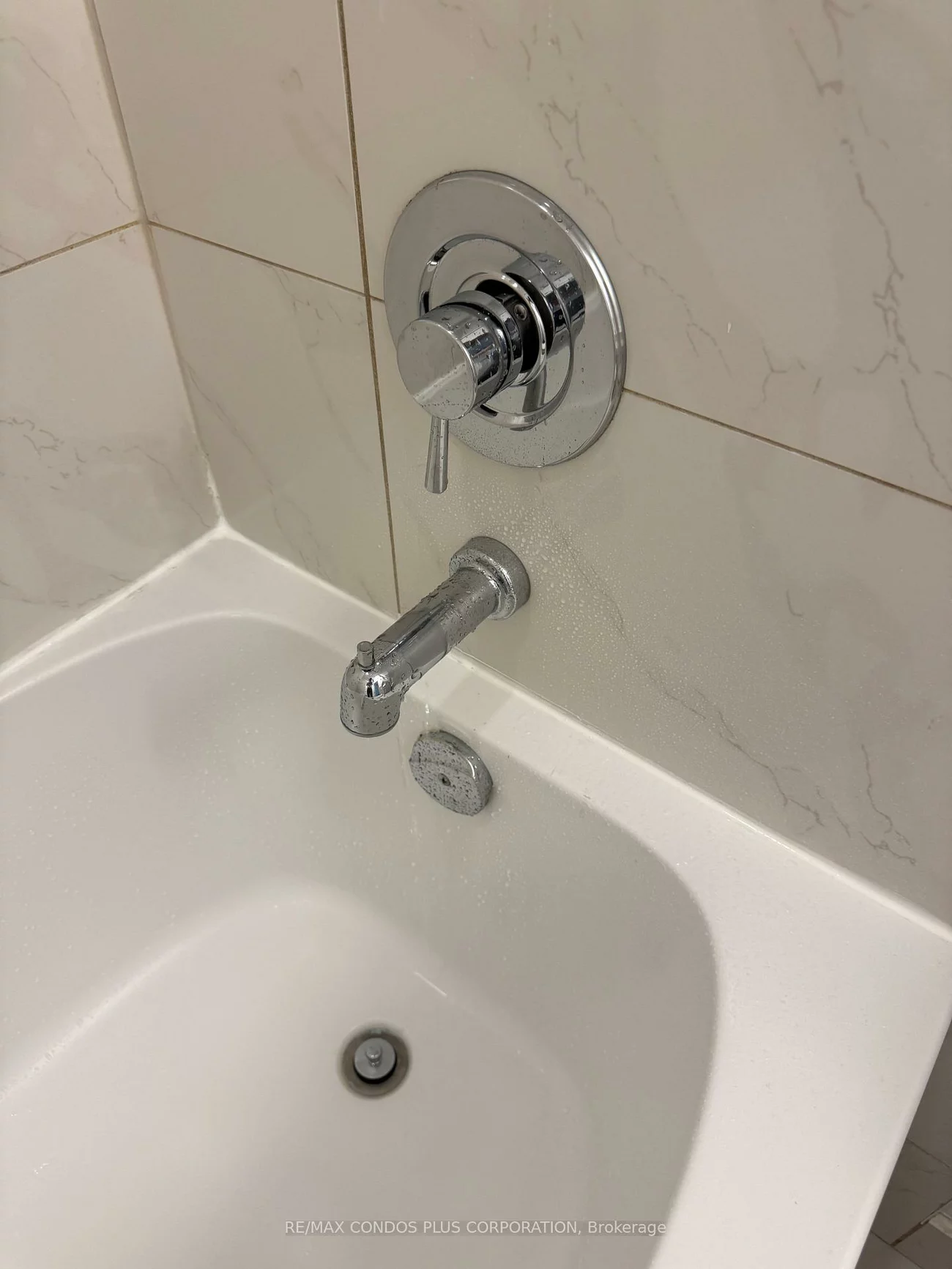 185, Deerfield, Central Newmarket, Newmarket