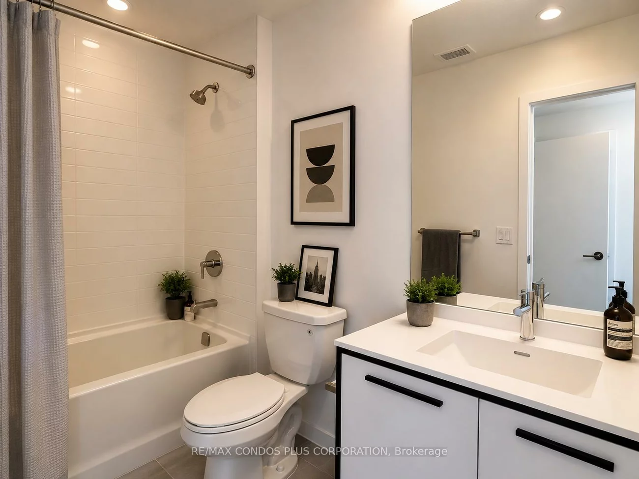185, Deerfield, Central Newmarket, Newmarket