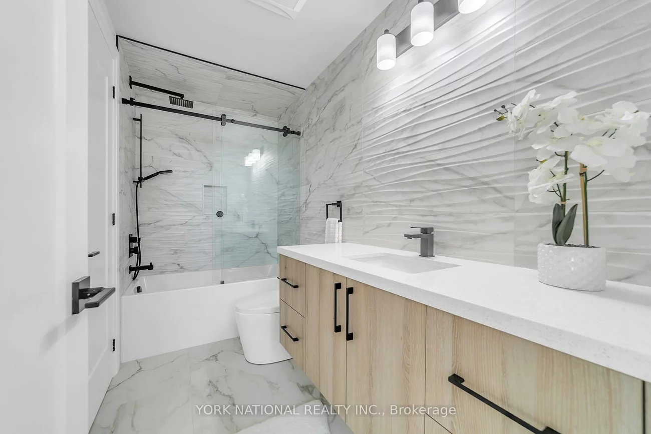 59, Charles, Central Newmarket, Newmarket