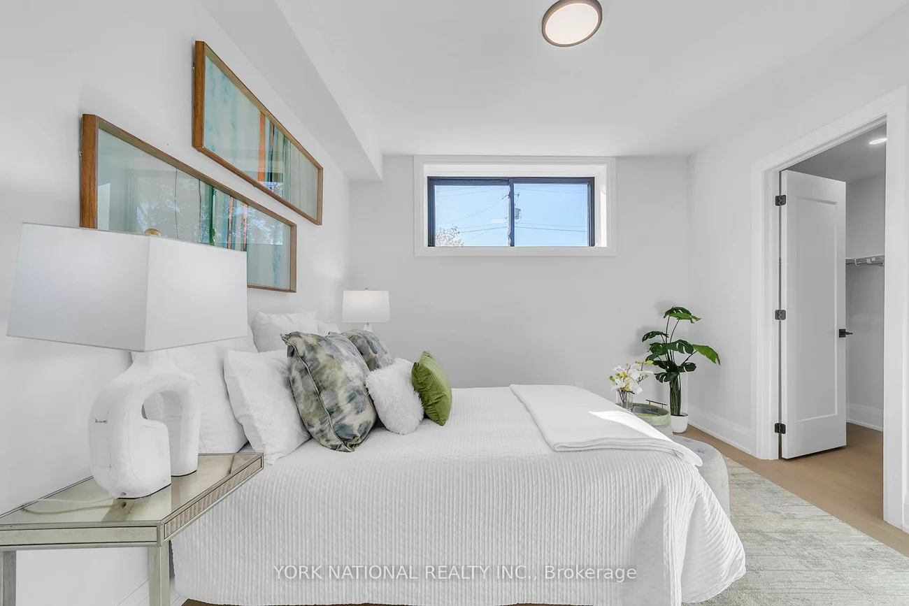 59, Charles, Central Newmarket, Newmarket