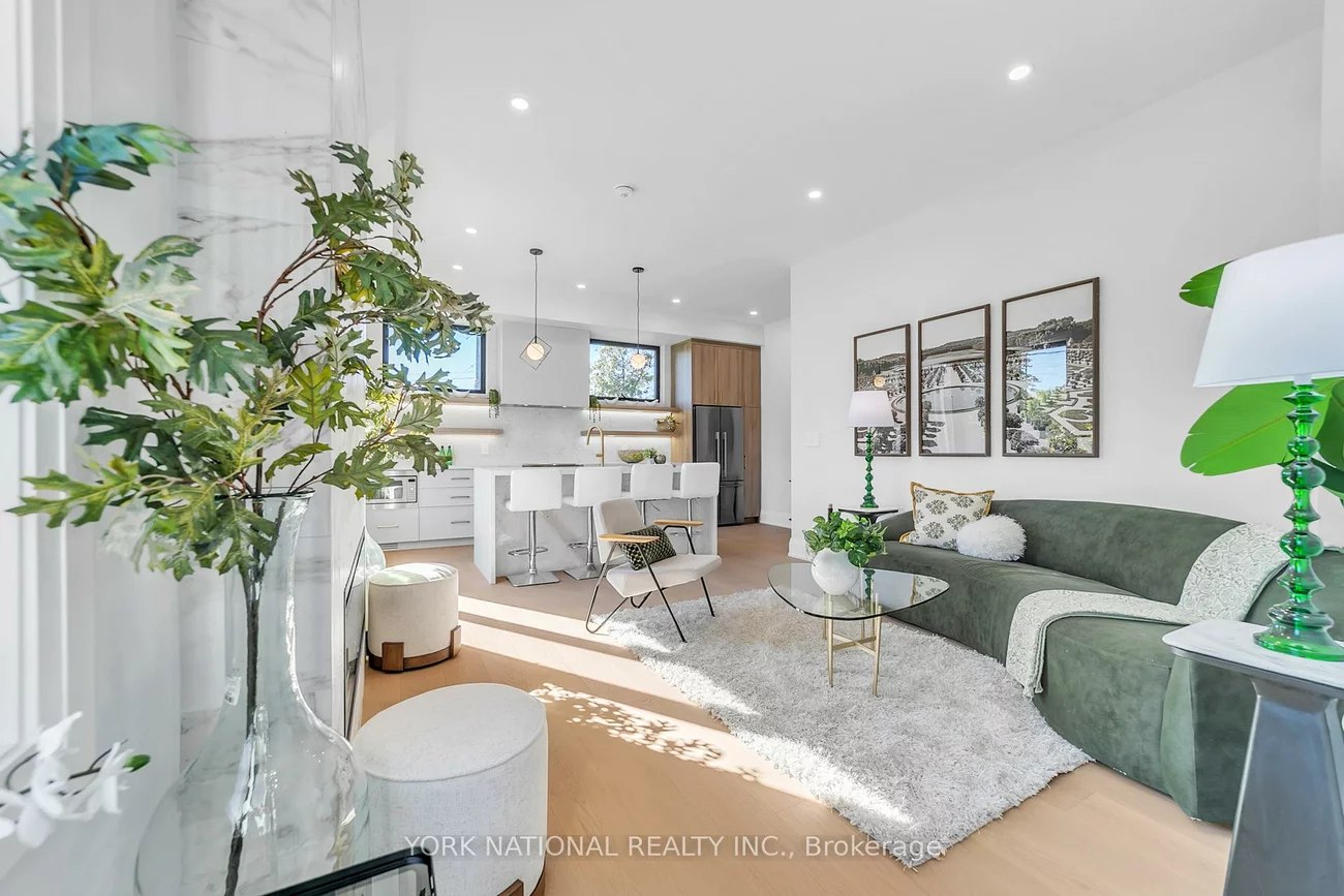 59, Charles, Central Newmarket, Newmarket