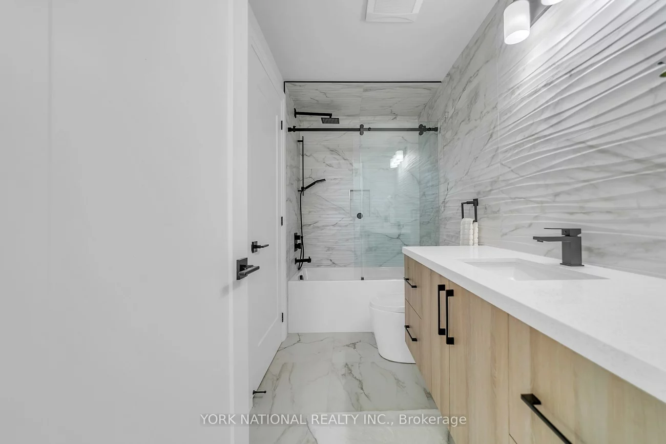 59, Charles, Central Newmarket, Newmarket