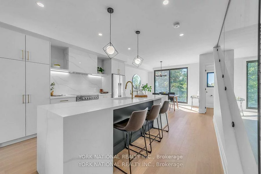 59, Charles, Central Newmarket, Newmarket
