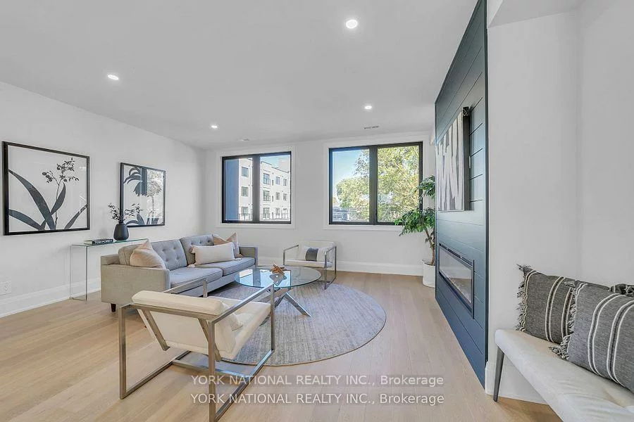 59, Charles, Central Newmarket, Newmarket