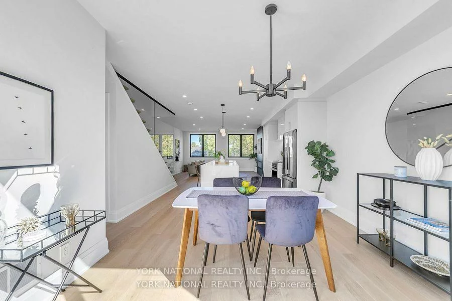 59, Charles, Central Newmarket, Newmarket