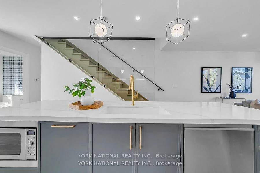 59, Charles, Central Newmarket, Newmarket