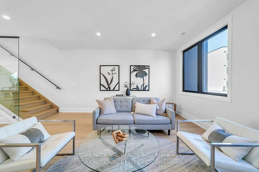 59, Charles, Central Newmarket, Newmarket