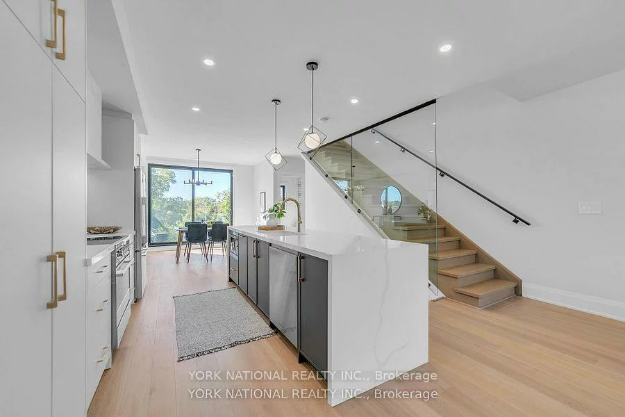 59, Charles, Central Newmarket, Newmarket