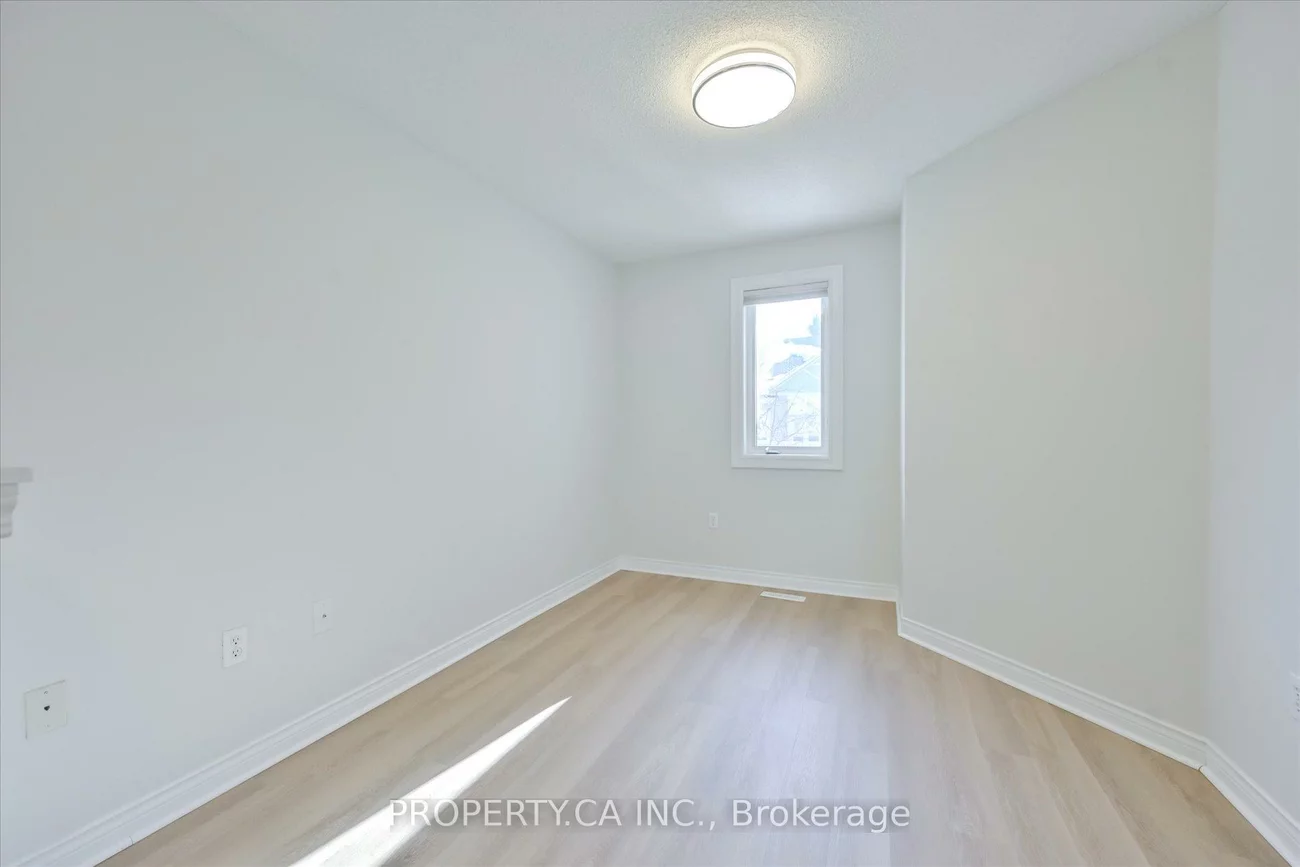 1051, On Bogart, Gorham-College Manor, Newmarket