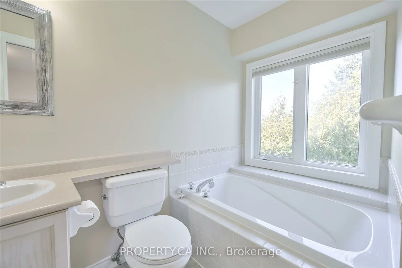 1051, On Bogart, Gorham-College Manor, Newmarket