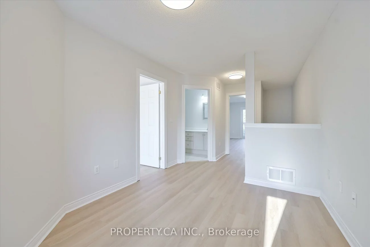 1051, On Bogart, Gorham-College Manor, Newmarket