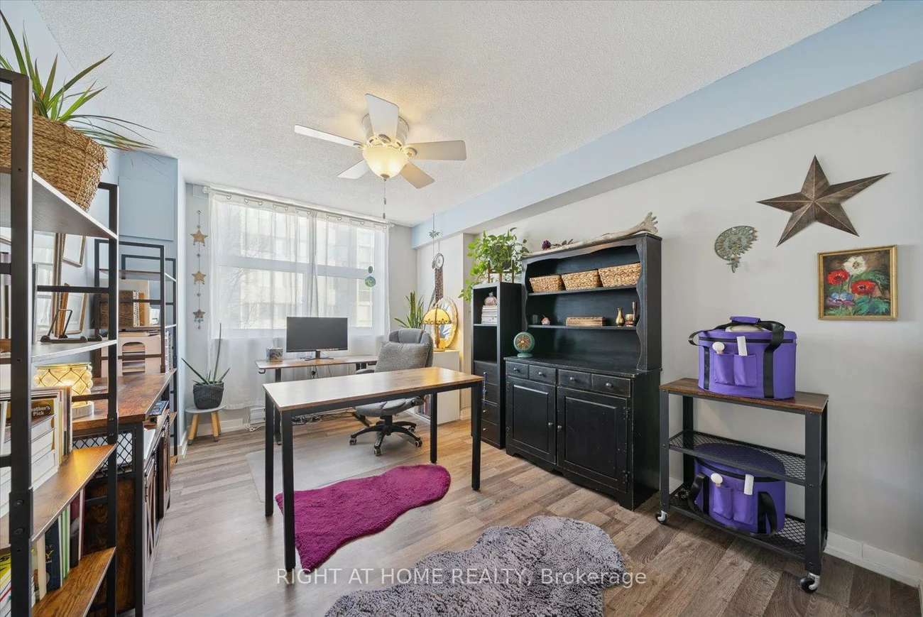 260, Davis, Central Newmarket, Newmarket
