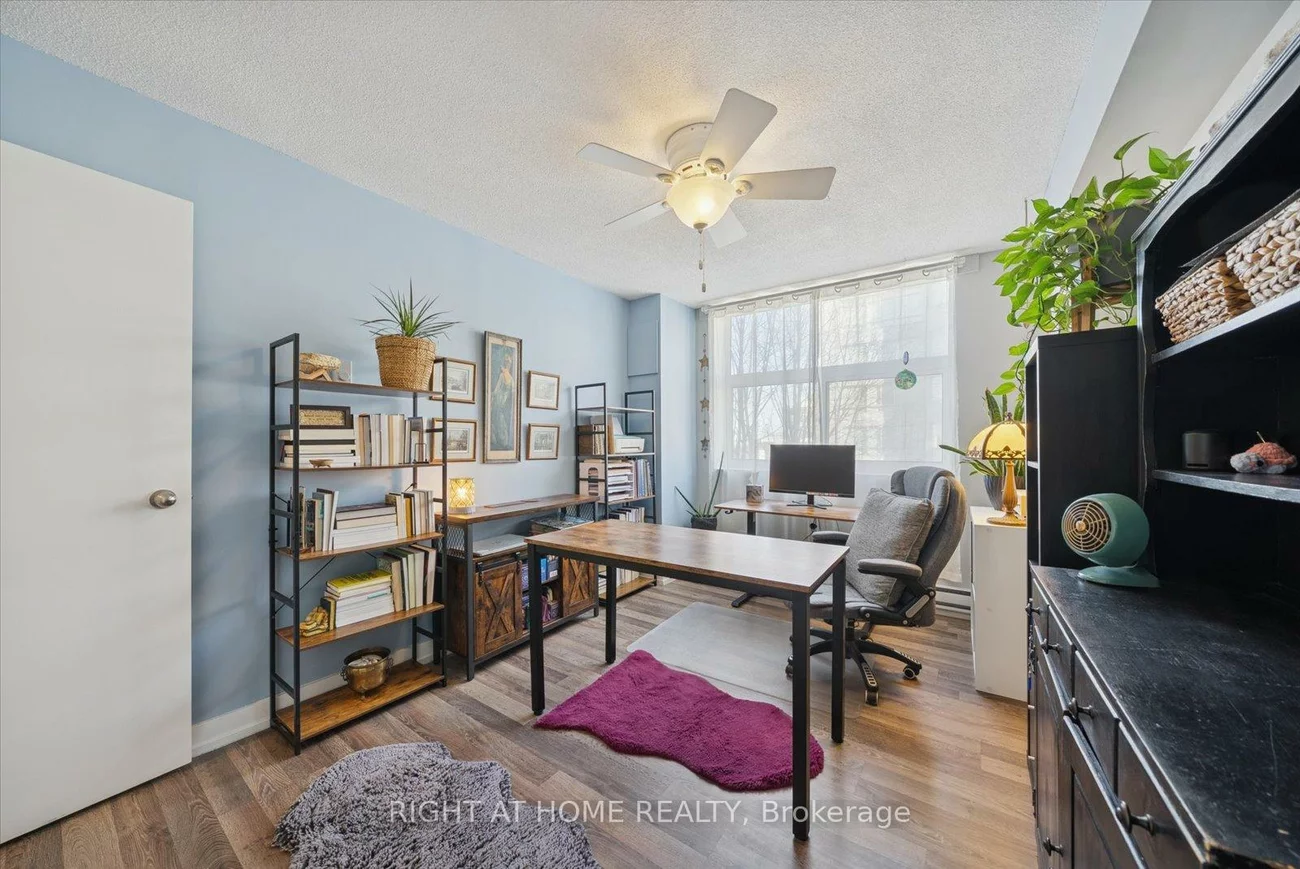 260, Davis, Central Newmarket, Newmarket
